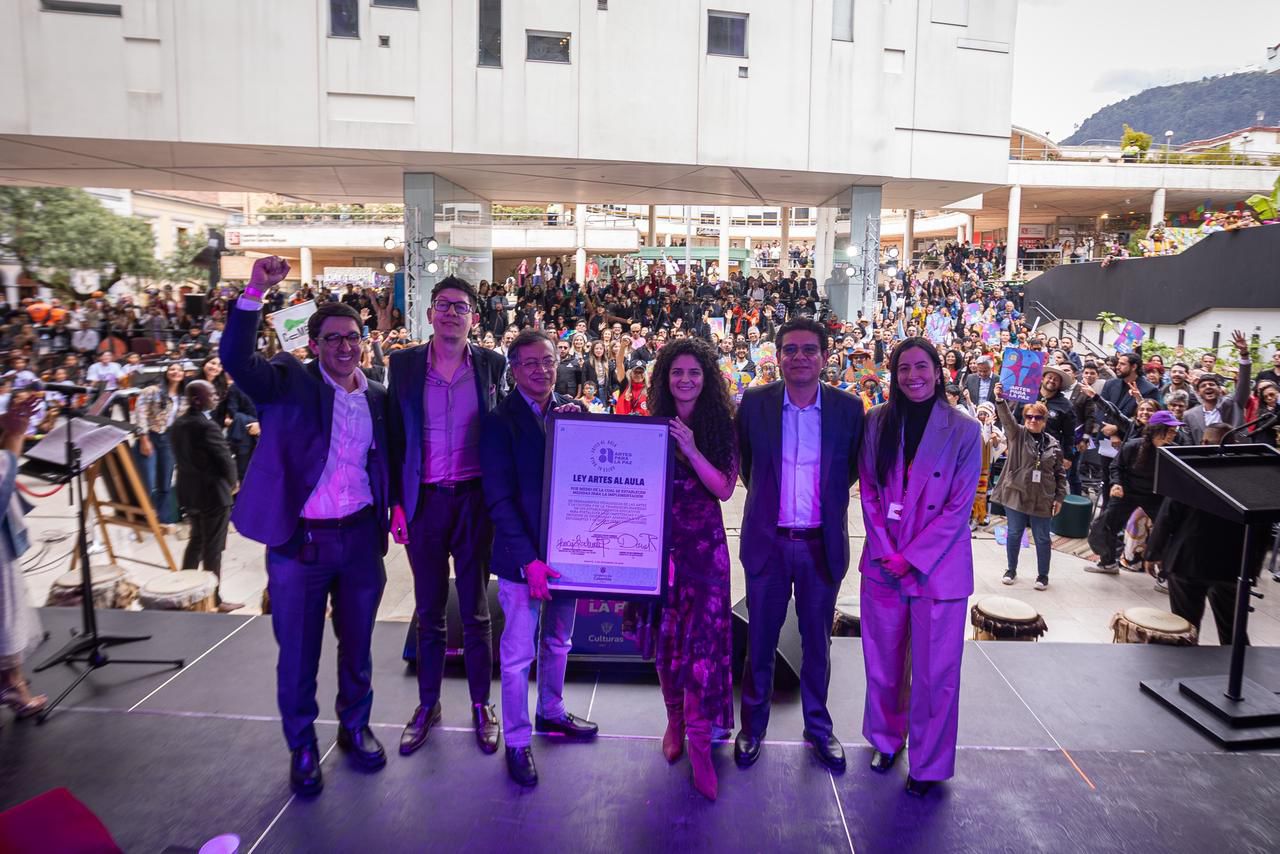 La Ley Artes al Aula es sancionada por el Presidente: un hito que transformará la educación en Colombia